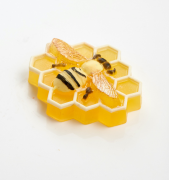 Пластиковая форма Пчела на сотах
